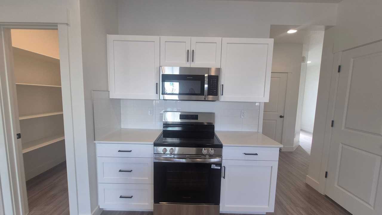 5677 S Weehawken Ln - Photo 6 of 24