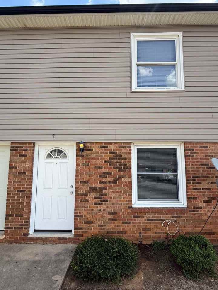 Chatham II Apartments - Photo 2 of 9