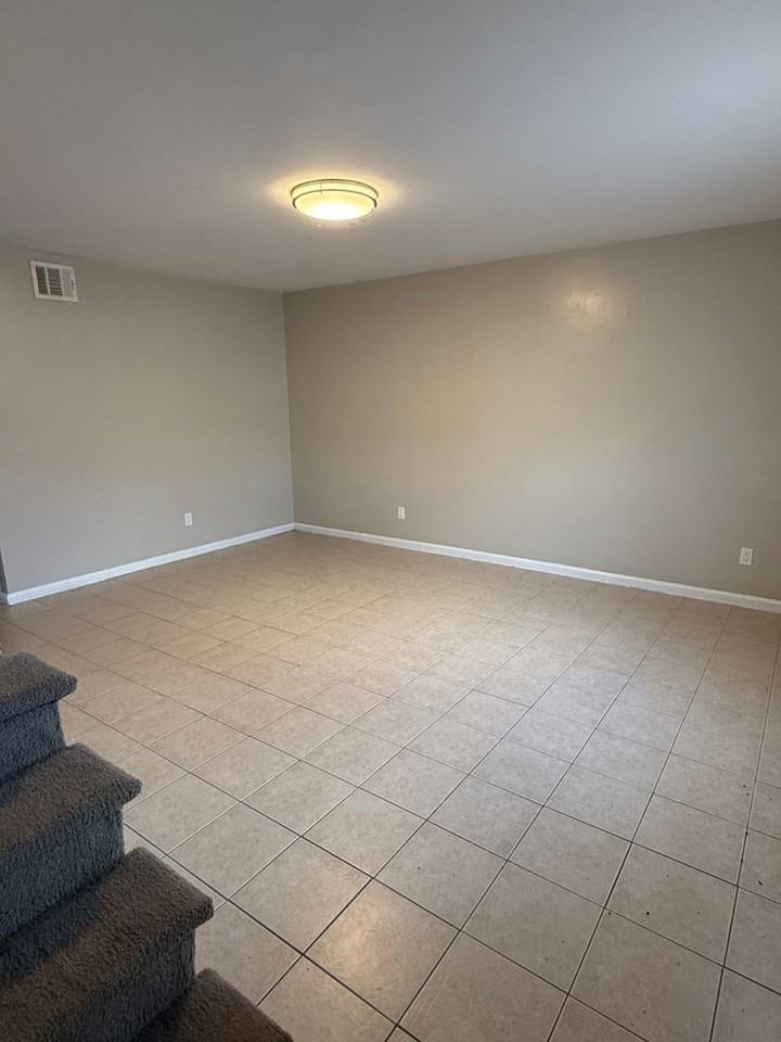 Chatham II Apartments - Photo 3 of 9