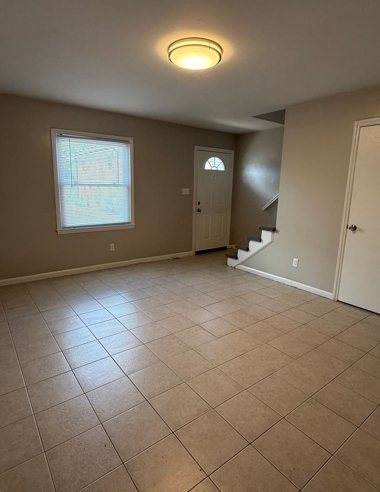 Chatham II Apartments - Photo 4 of 9