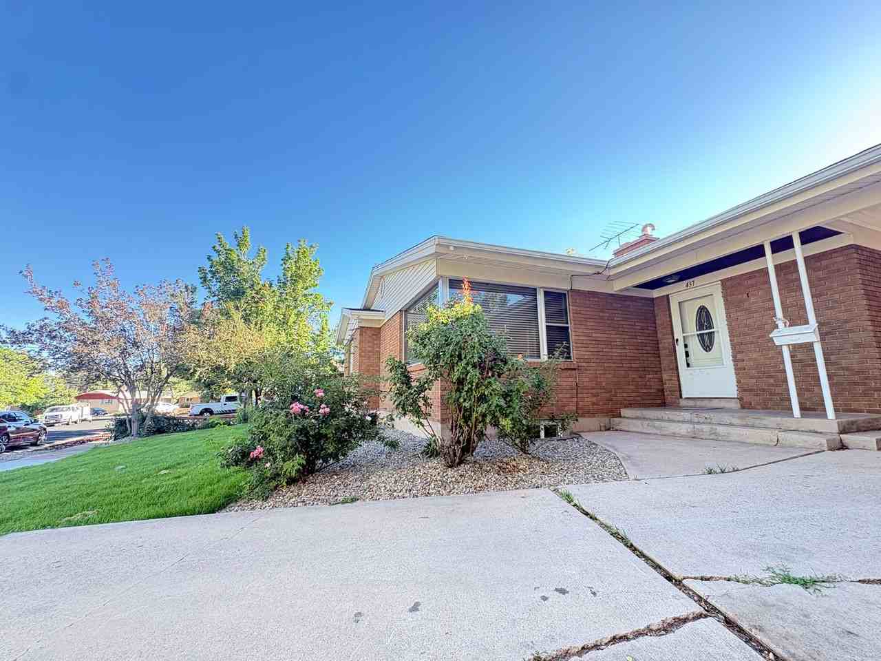 437 Circleway Dr - Photo 3 of 43