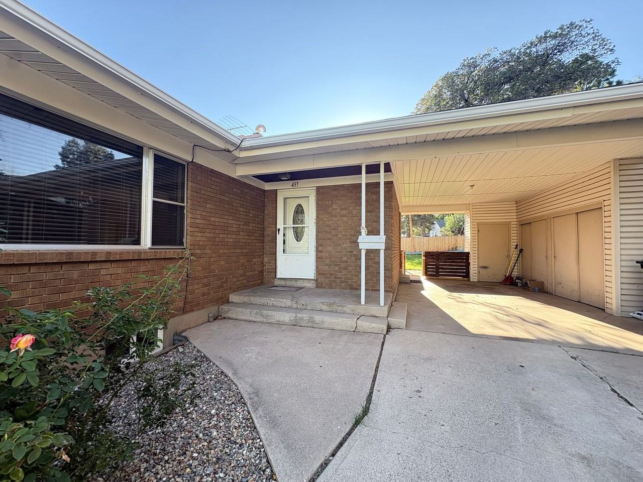 437 Circleway Dr - Photo 4 of 43