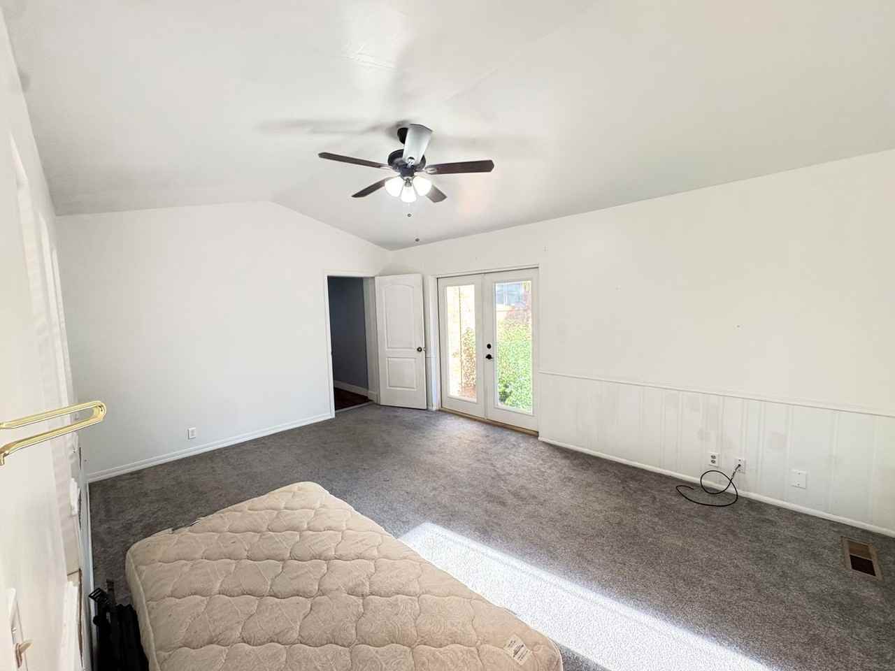 437 Circleway Dr - Photo 7 of 43