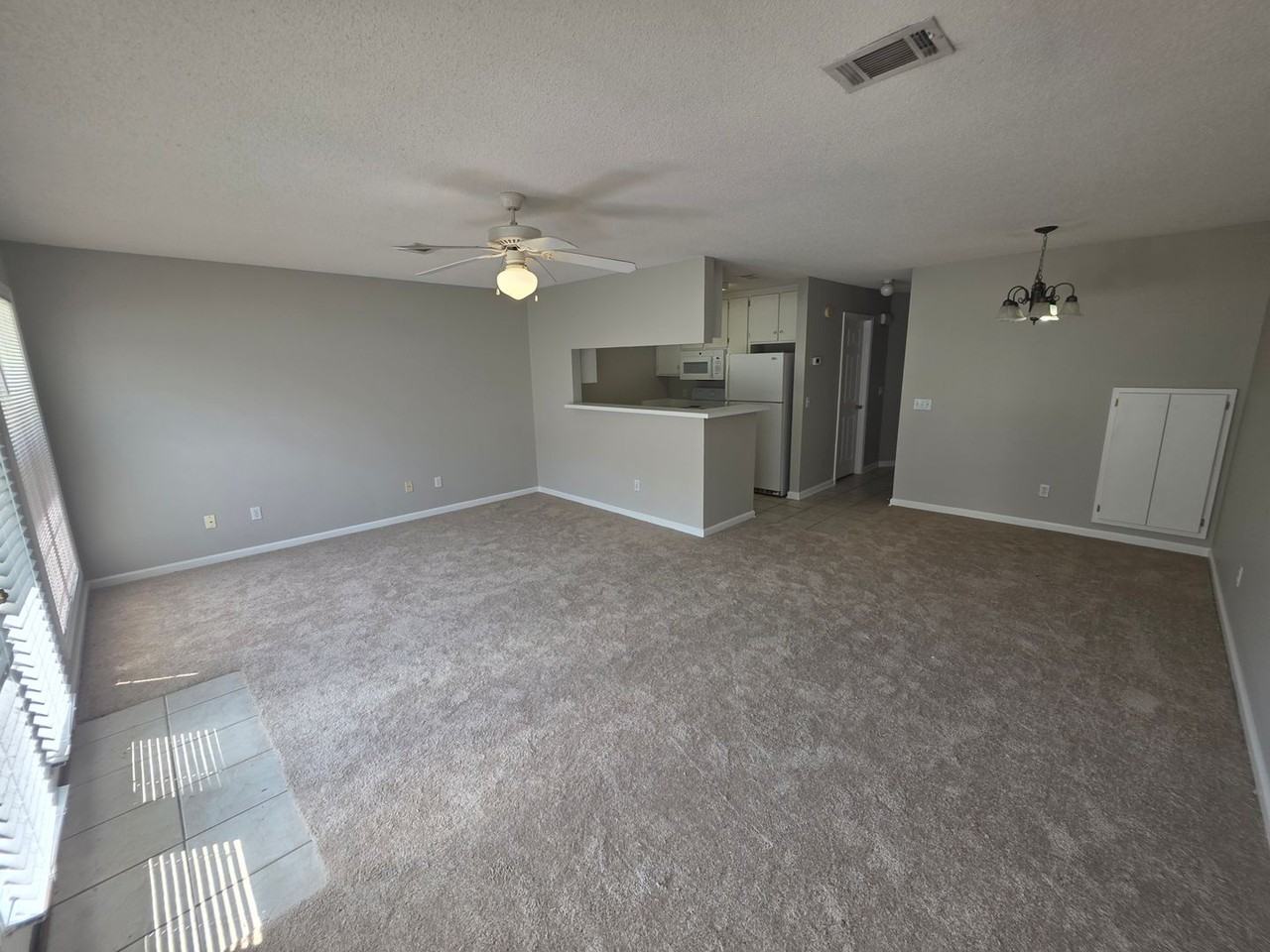 147 S Springview Dr - Photo 2 of 13
