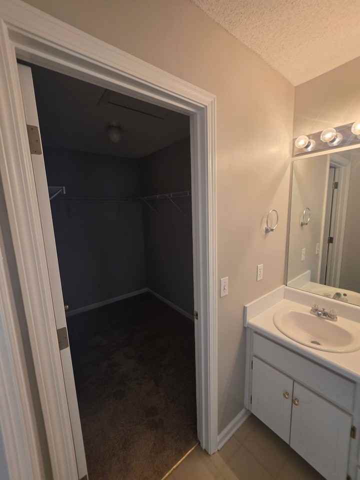 147 S Springview Dr - Photo 4 of 13