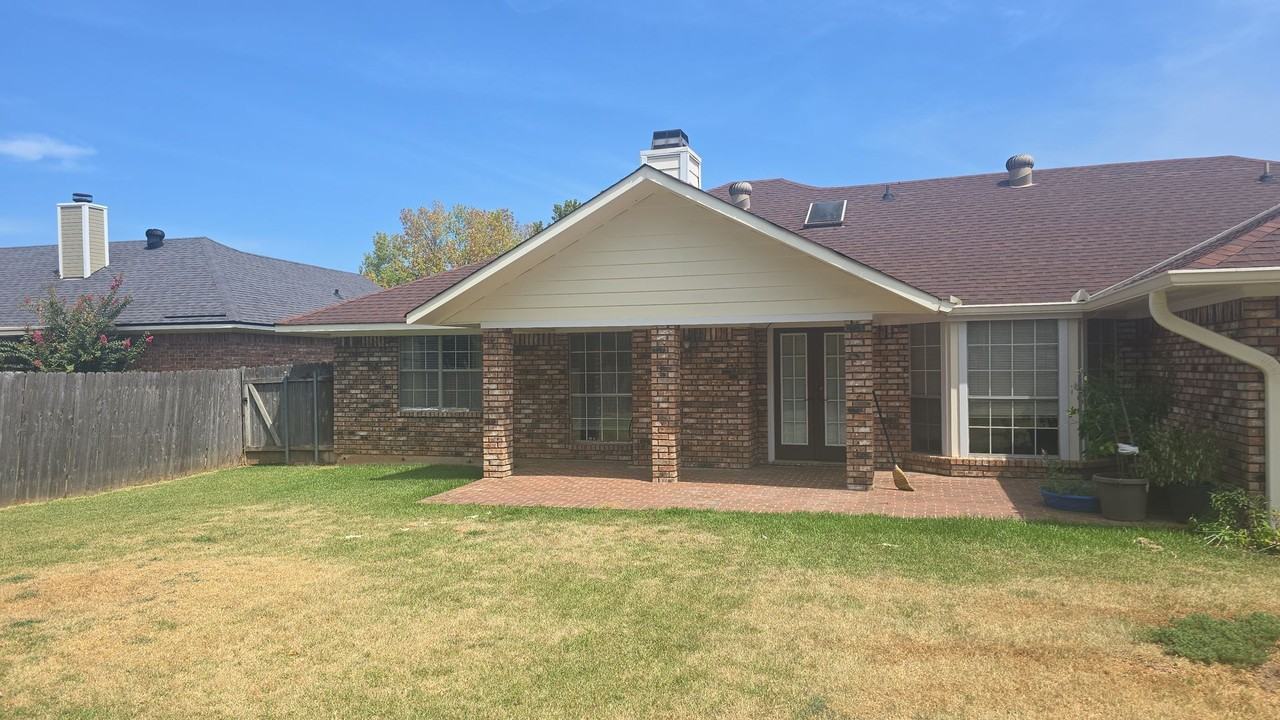 466 Mayfair Ct - Photo 2 of 17