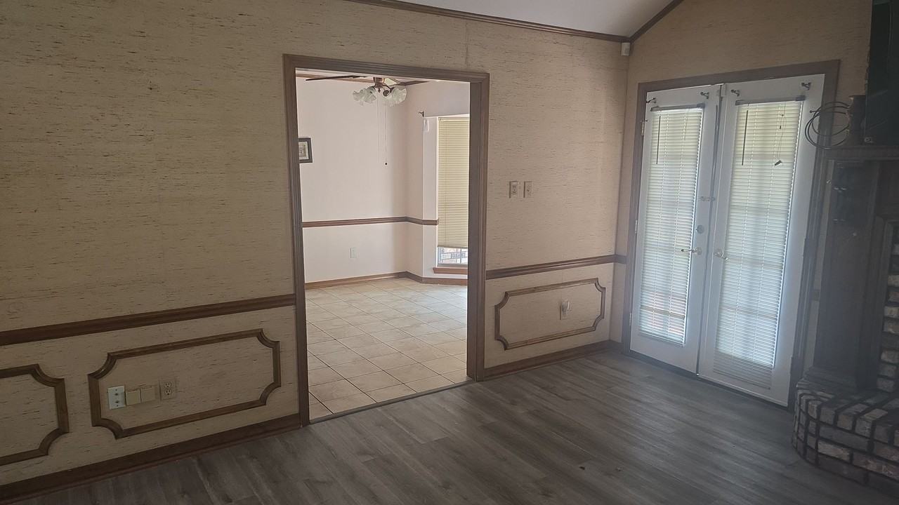 466 Mayfair Ct - Photo 7 of 17