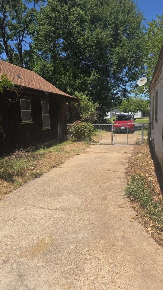 103 State Ct - Photo 4 of 27