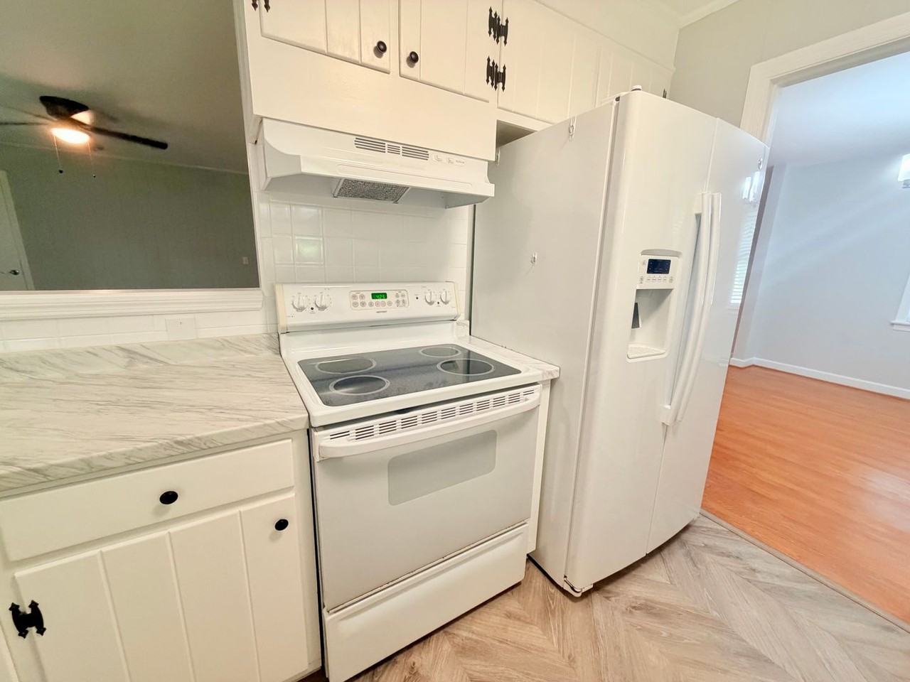 614 Walker St - Photo 4 of 17