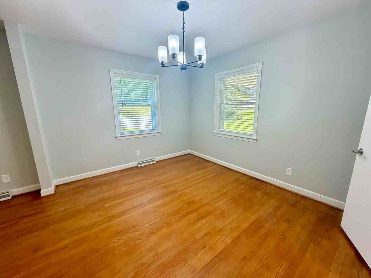 614 Walker St - Photo 6 of 17