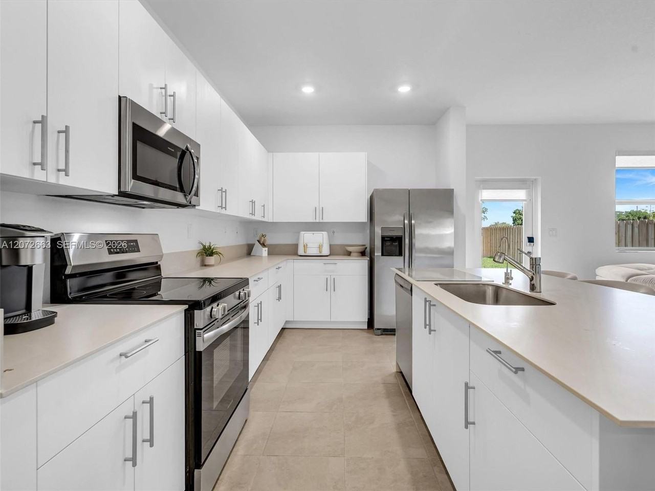 2832 Se 23rd Ave - Photo 2 of 28