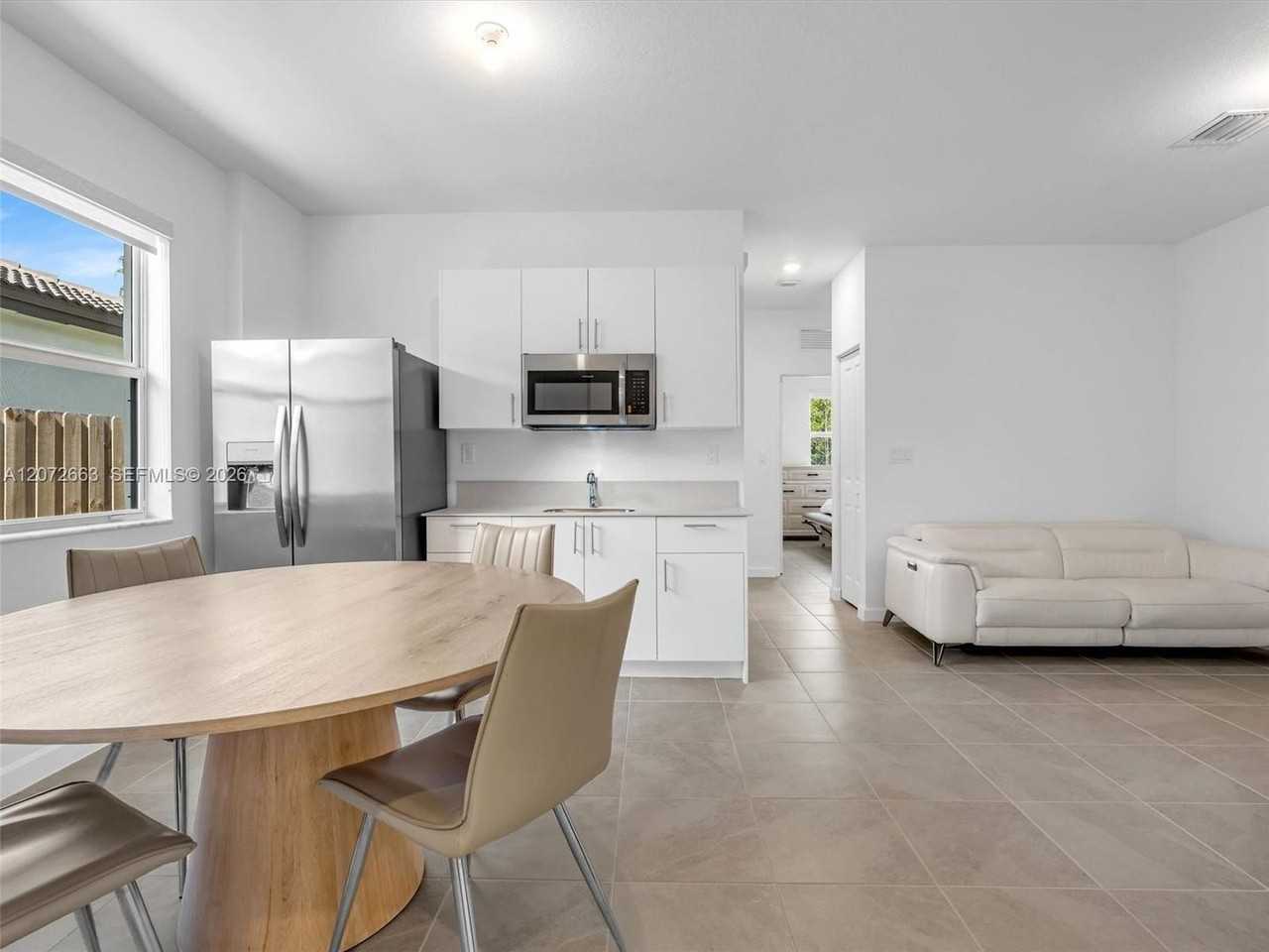 2832 Se 23rd Ave - Photo 3 of 28