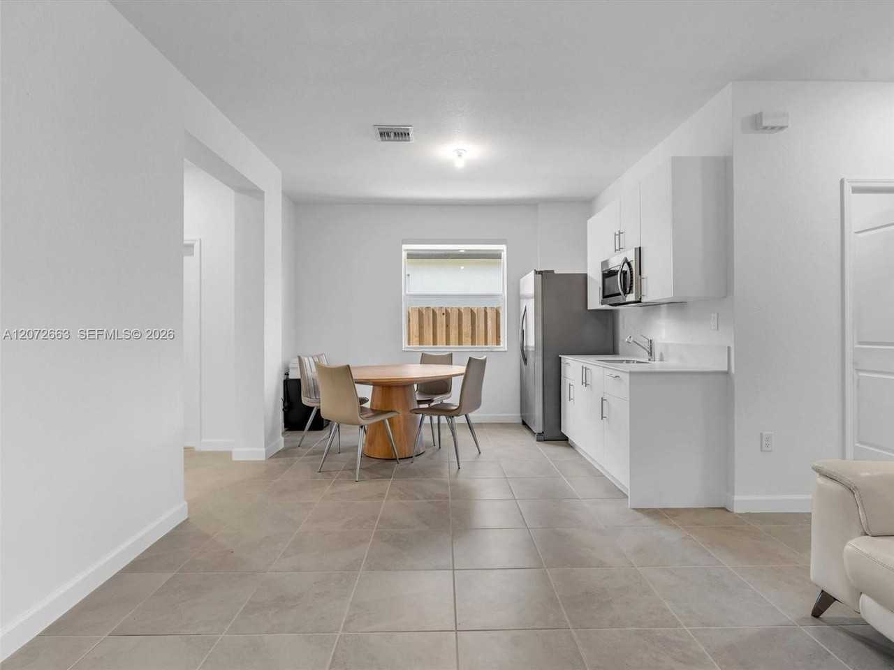 2832 Se 23rd Ave - Photo 4 of 28