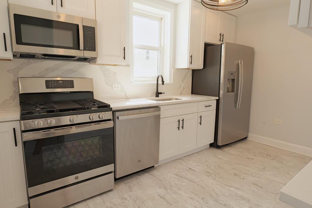 11031 S Pulaski Rd - Photo 4 of 17