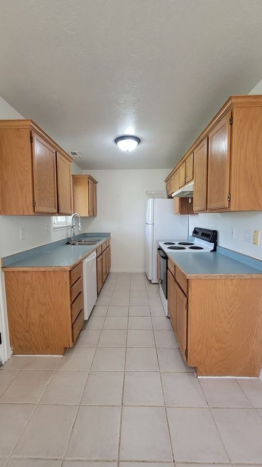655 N 800 E - Photo 3 of 5