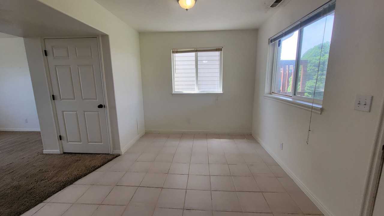 655 N 800 E - Photo 4 of 5