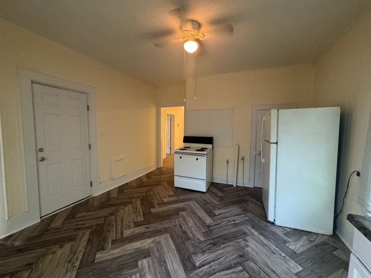 622 Woodlawn Ave - Photo 4 of 7