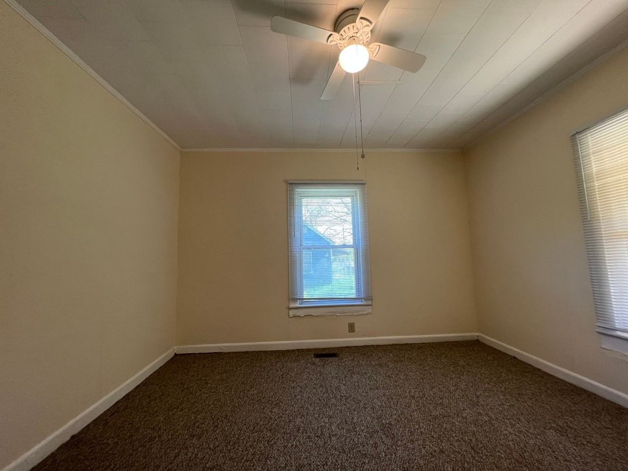 622 Woodlawn Ave - Photo 5 of 7