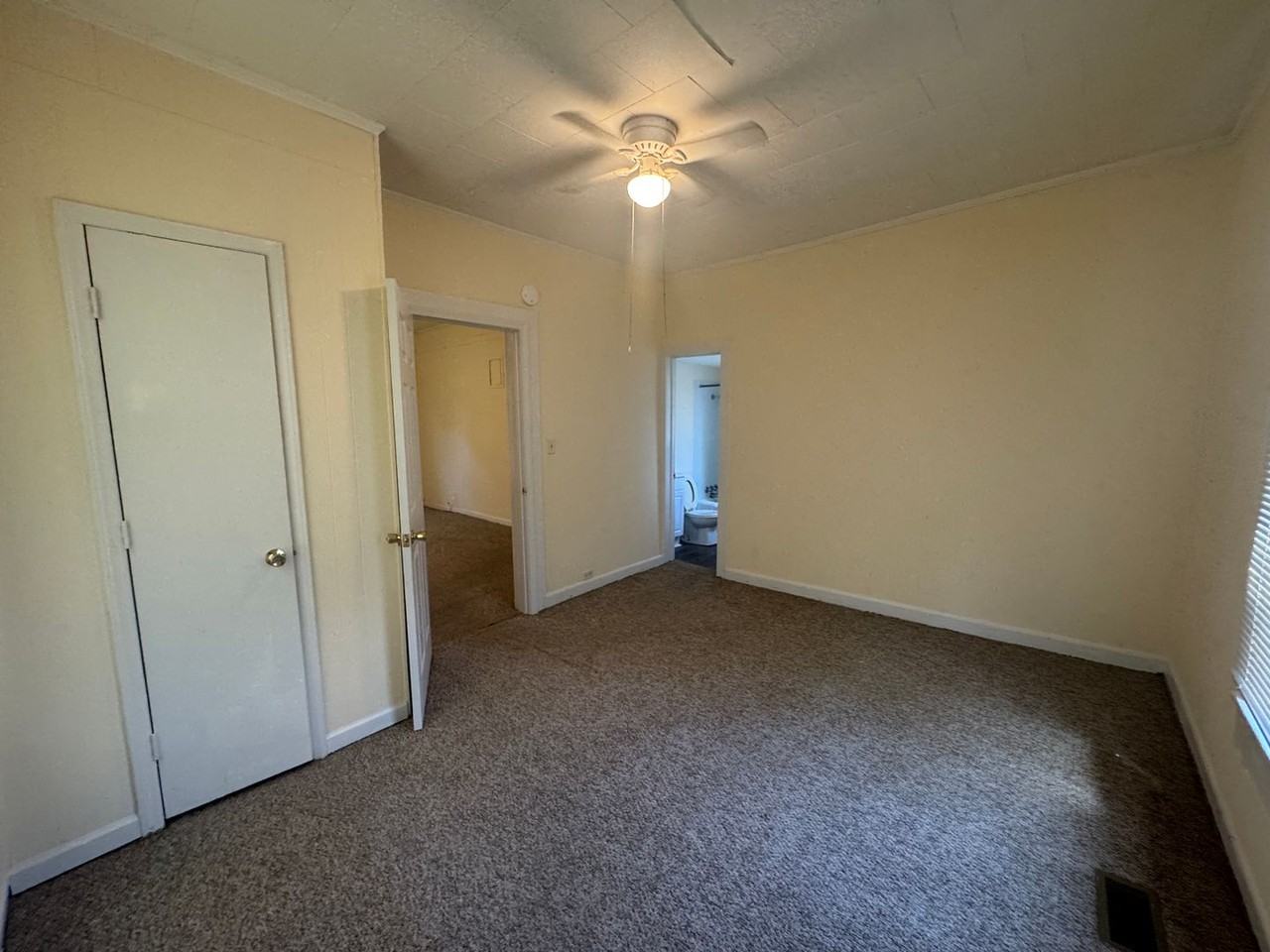 622 Woodlawn Ave - Photo 6 of 7