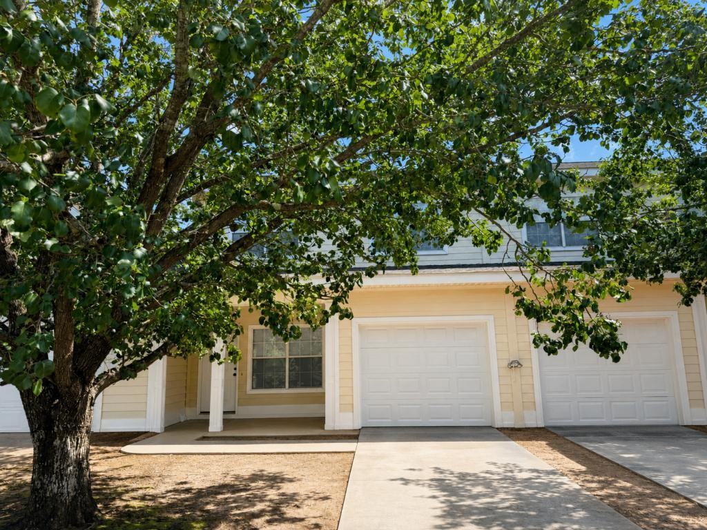 28 Courtyard Way - Photo 2 of 9