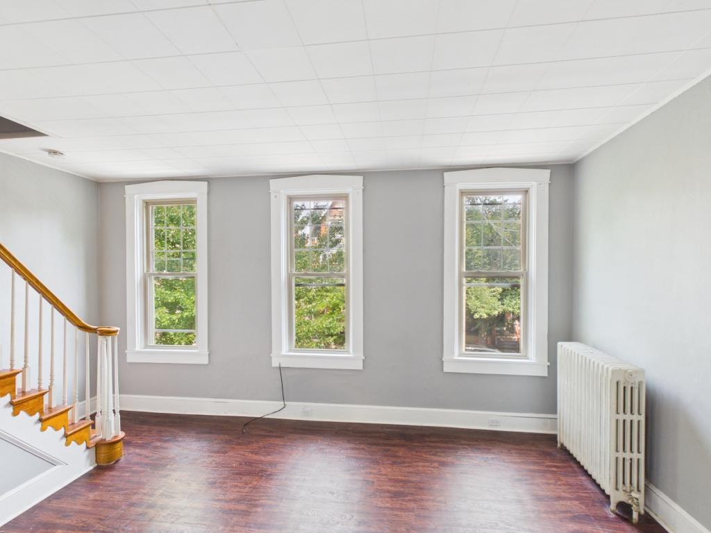 612 W Chestnut St - Photo 2 of 14