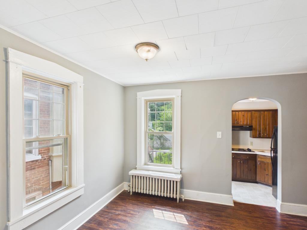 612 W Chestnut St - Photo 3 of 14