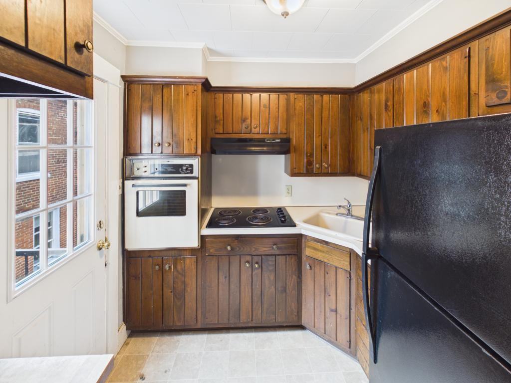 612 W Chestnut St - Photo 4 of 14