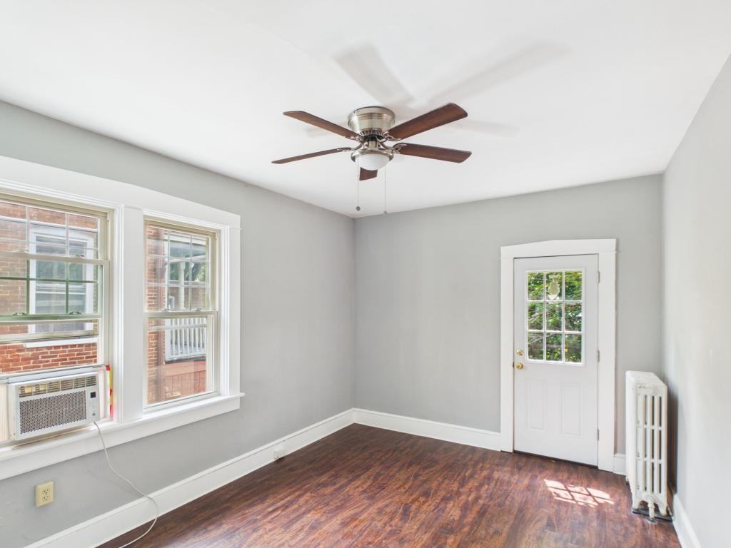 612 W Chestnut St - Photo 7 of 14
