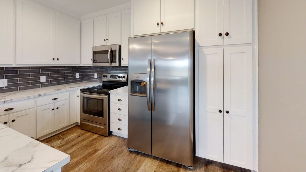 11852 Ridgeway Dr - Photo 2 of 27
