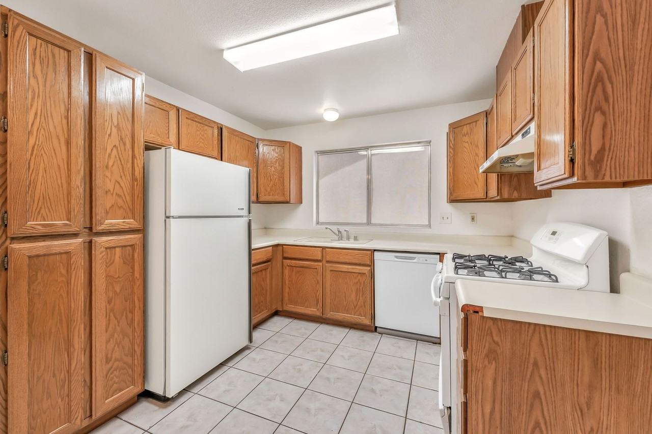 4656 Bumblebee Cir - Photo 6 of 19