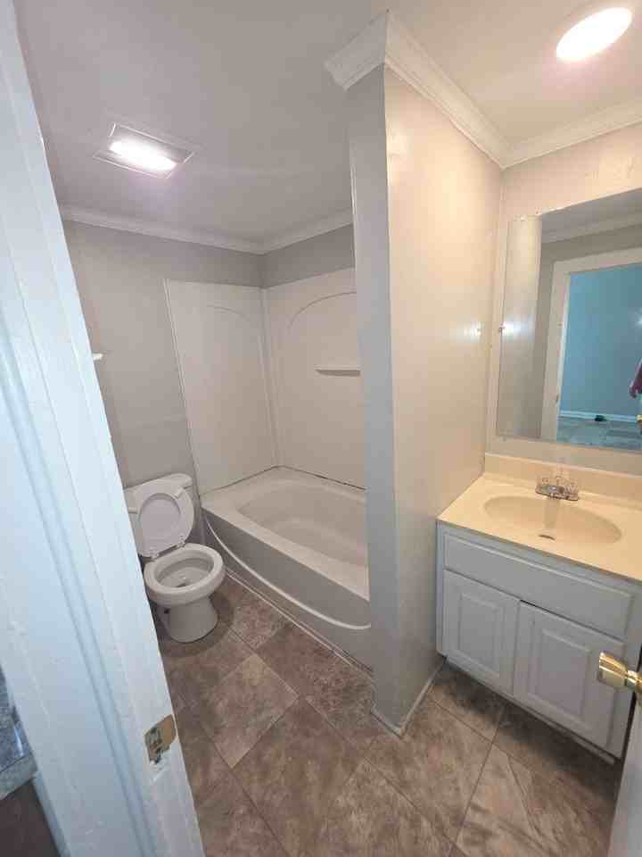 321 W 23rd St - Photo 4 of 7