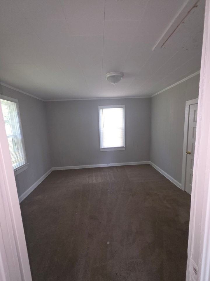 321 W 23rd St - Photo 5 of 7