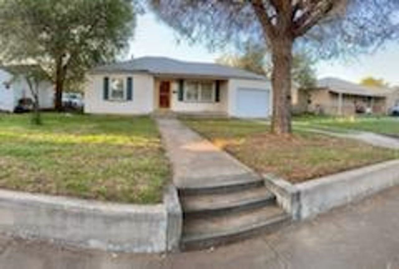1311 39th St - Photo 2 of 12