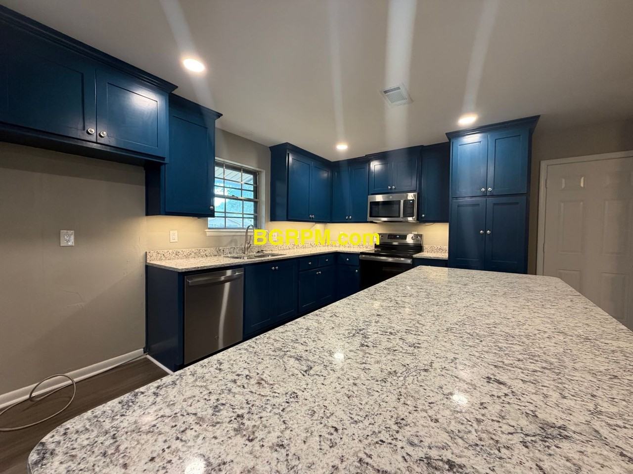 1008 Richard St - Photo 3 of 12