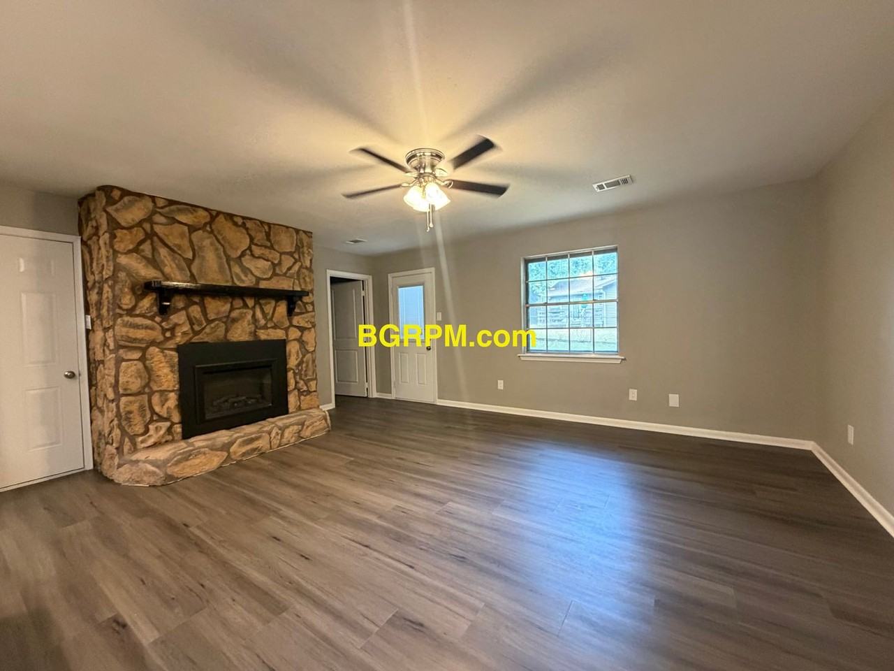 1008 Richard St - Photo 5 of 12