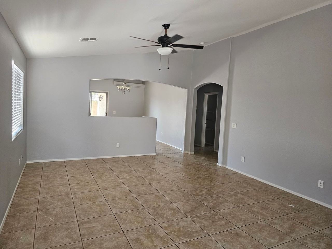 19042 N Toledo Ave - Photo 2 of 23