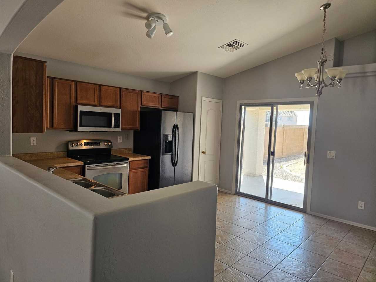 19042 N Toledo Ave - Photo 5 of 23