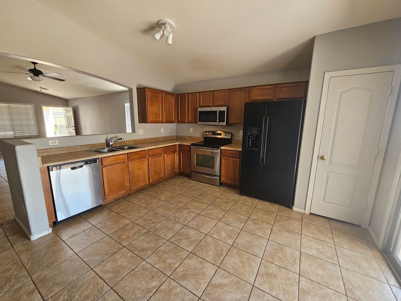 19042 N Toledo Ave - Photo 6 of 23