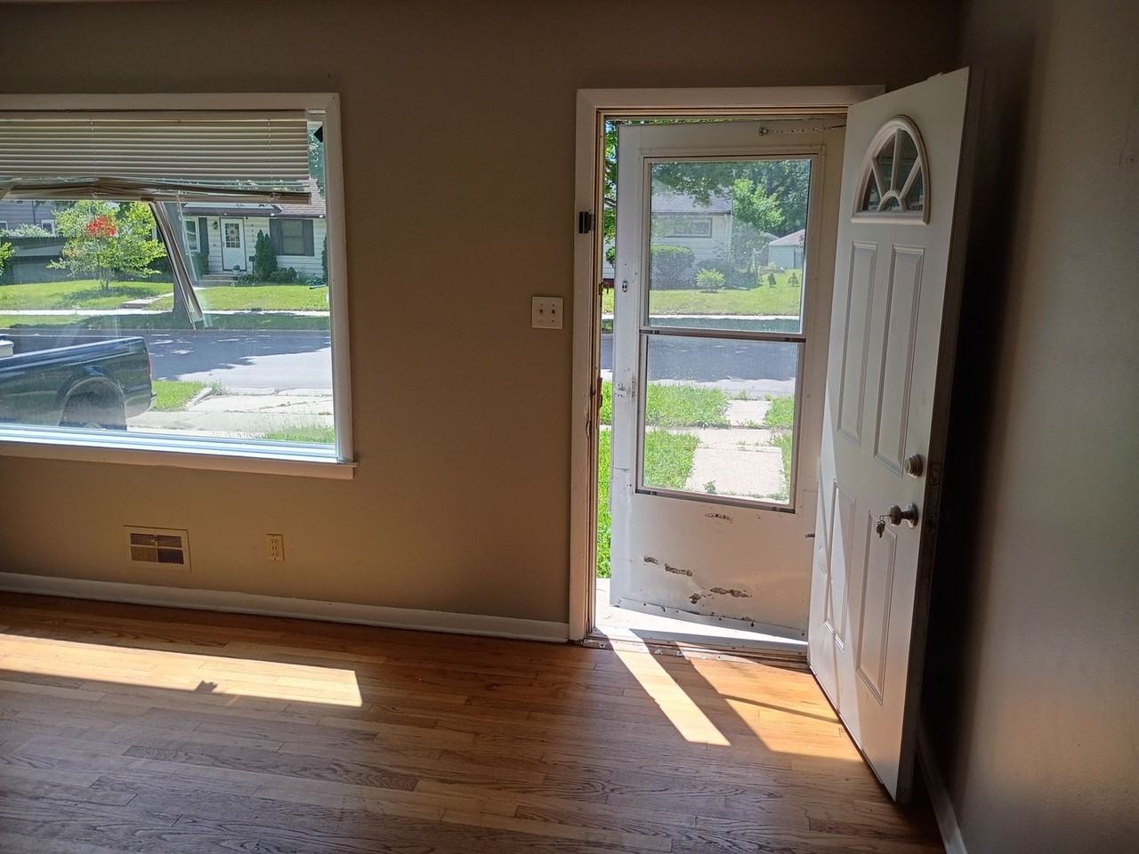 8120 W Herbert Ave - Photo 3 of 17