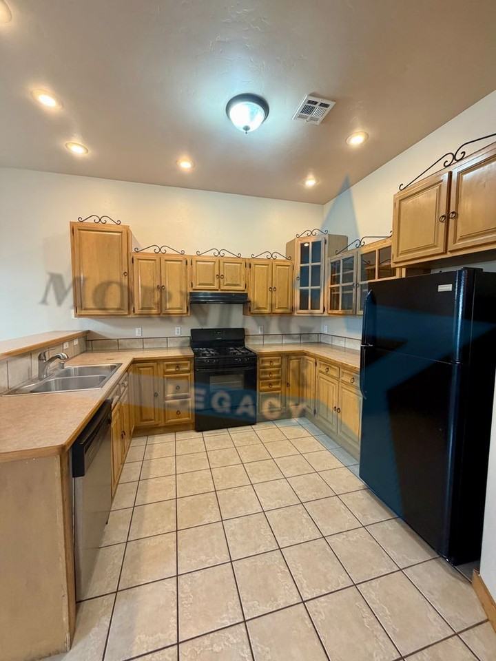 3008 Escenico Ct - Photo 6 of 20
