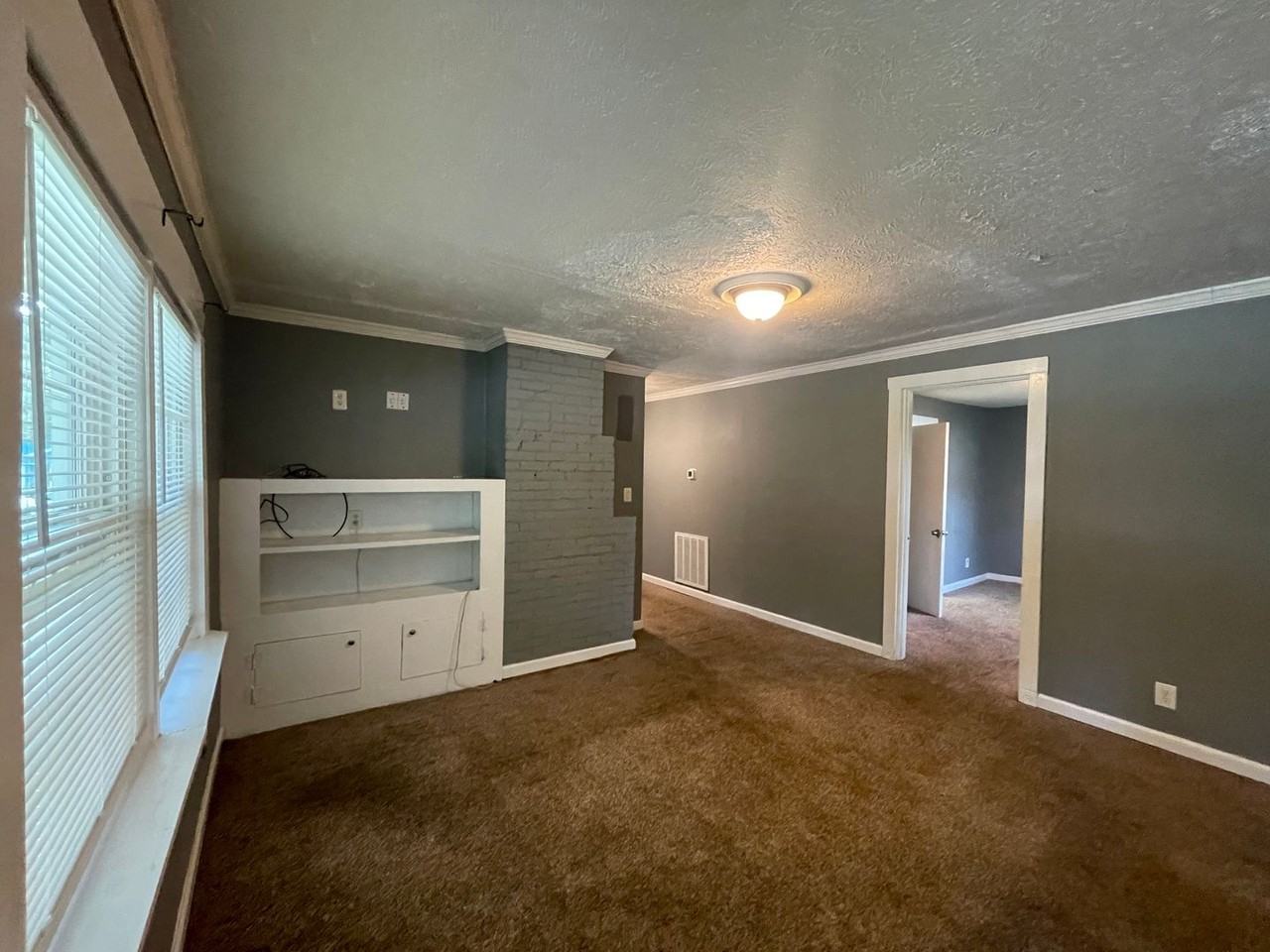 210 Jerry Rd - Photo 4 of 35