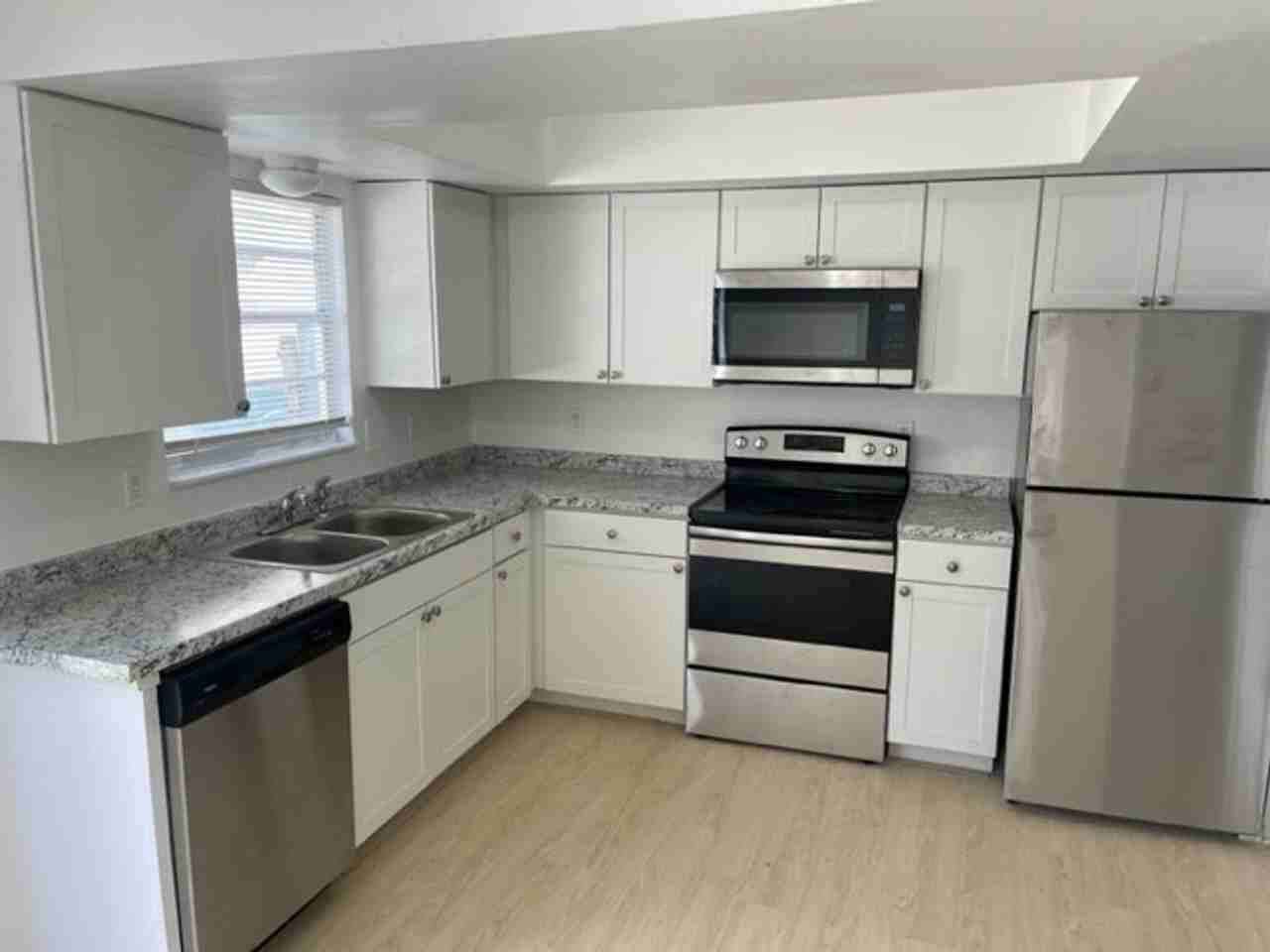 2254 W New Haven Ave - Photo 3 of 25