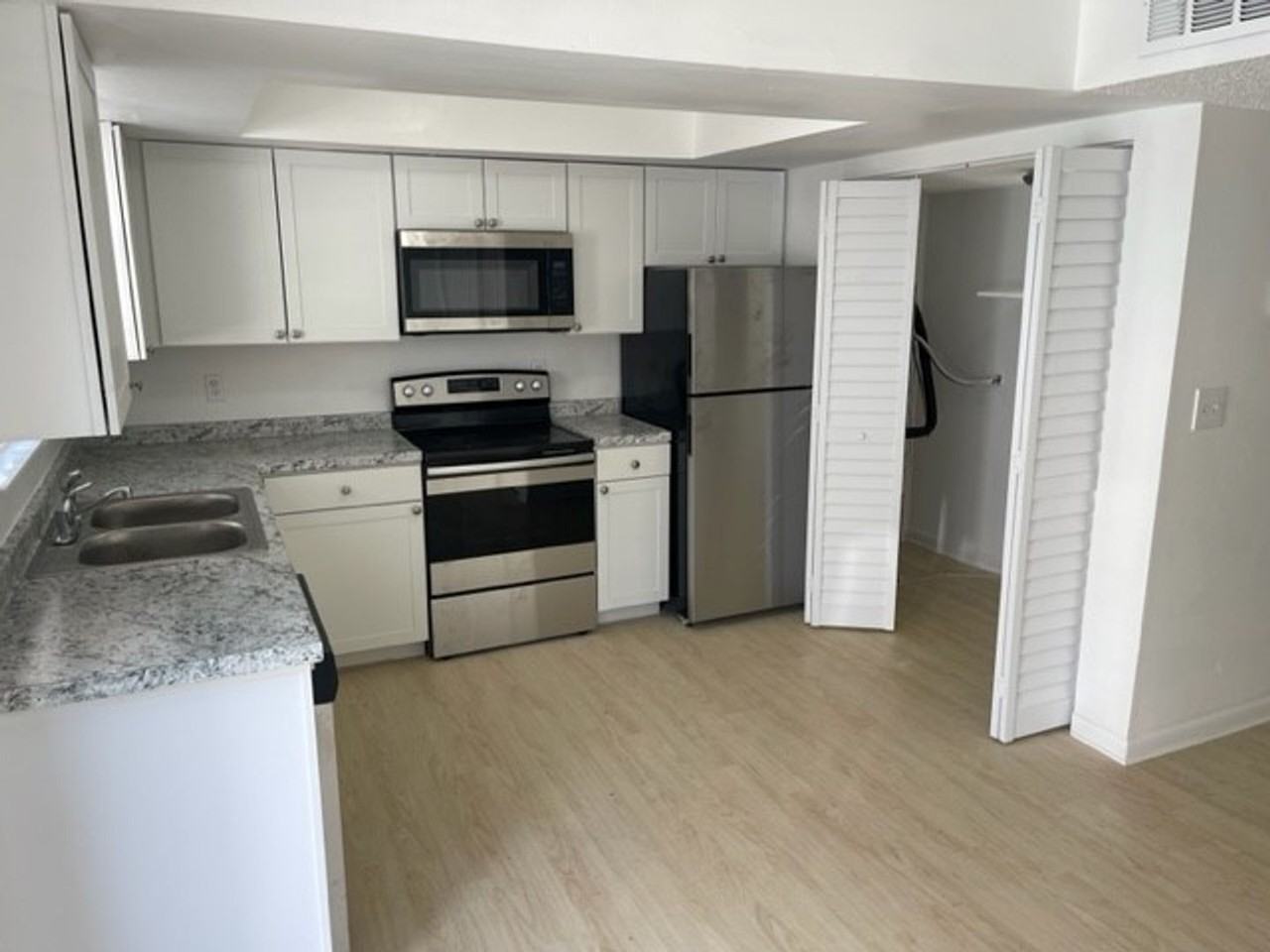 2254 W New Haven Ave - Photo 4 of 25