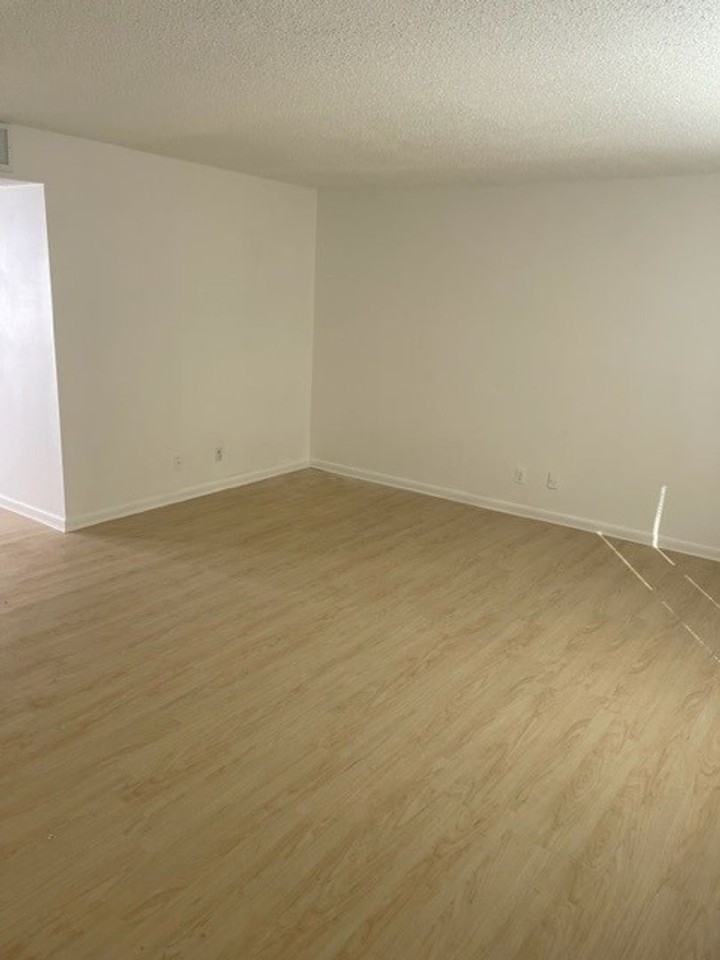 2254 W New Haven Ave - Photo 5 of 25