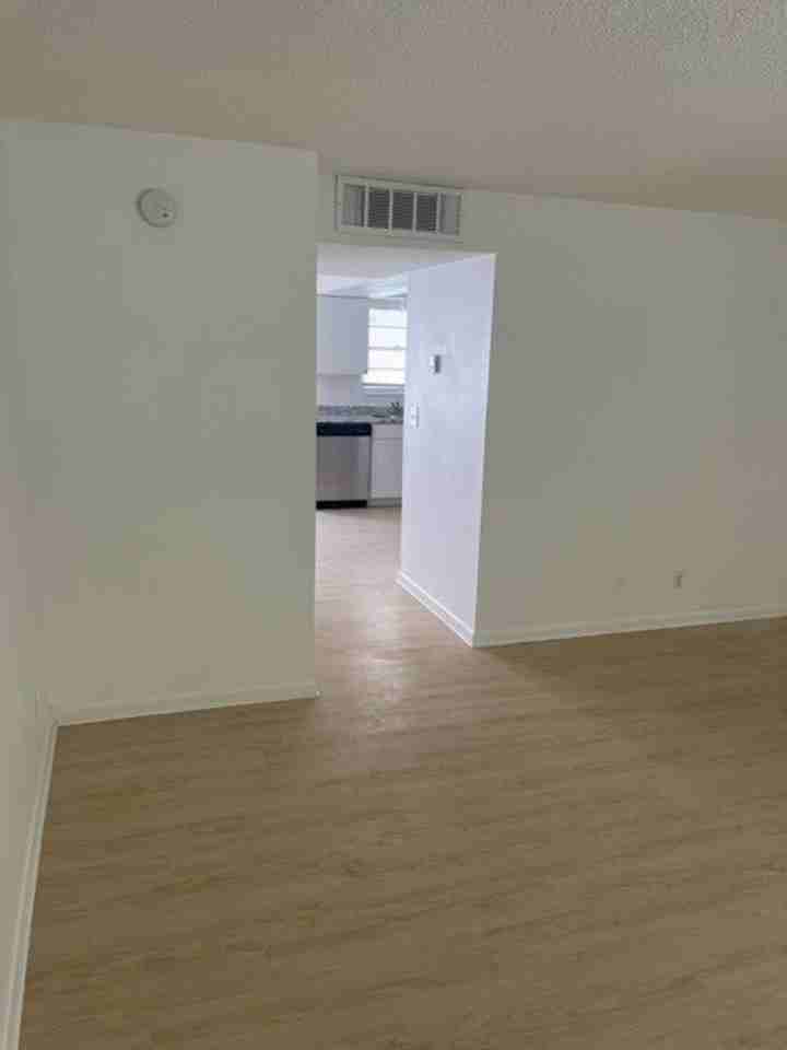 2254 W New Haven Ave - Photo 7 of 25