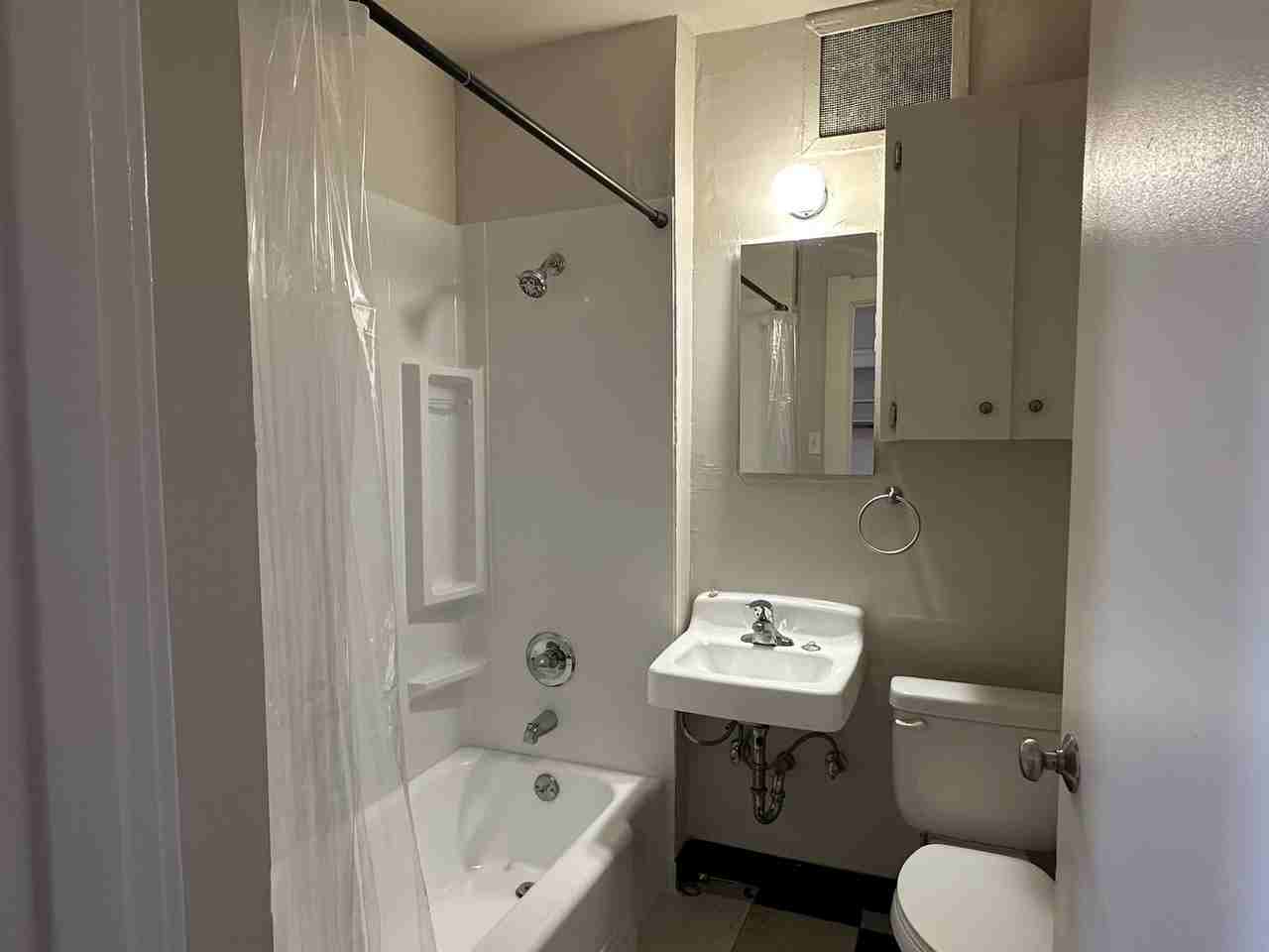 Wellesley Court Apartments - Photo 2 of 21