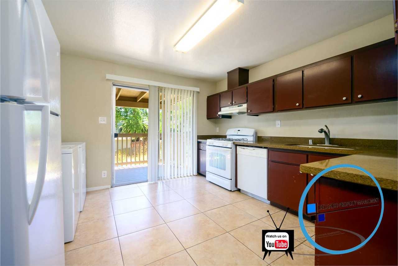 1426 E 4th St - Photo 4 of 12