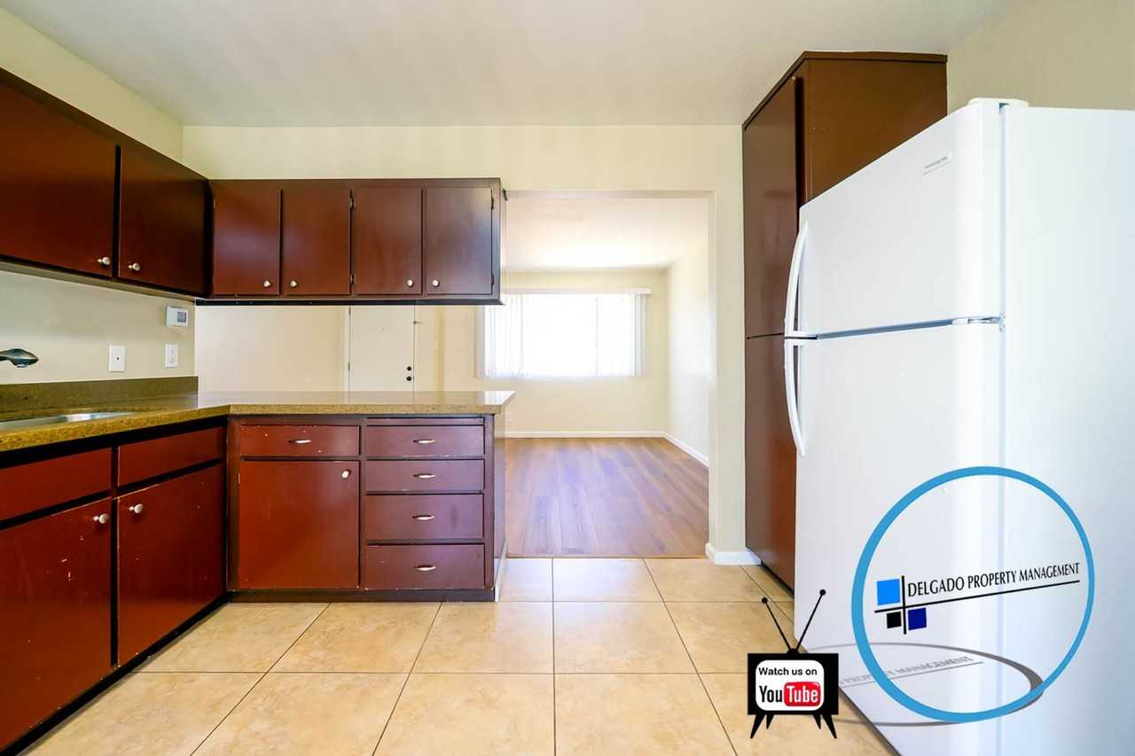 1426 E 4th St - Photo 5 of 12