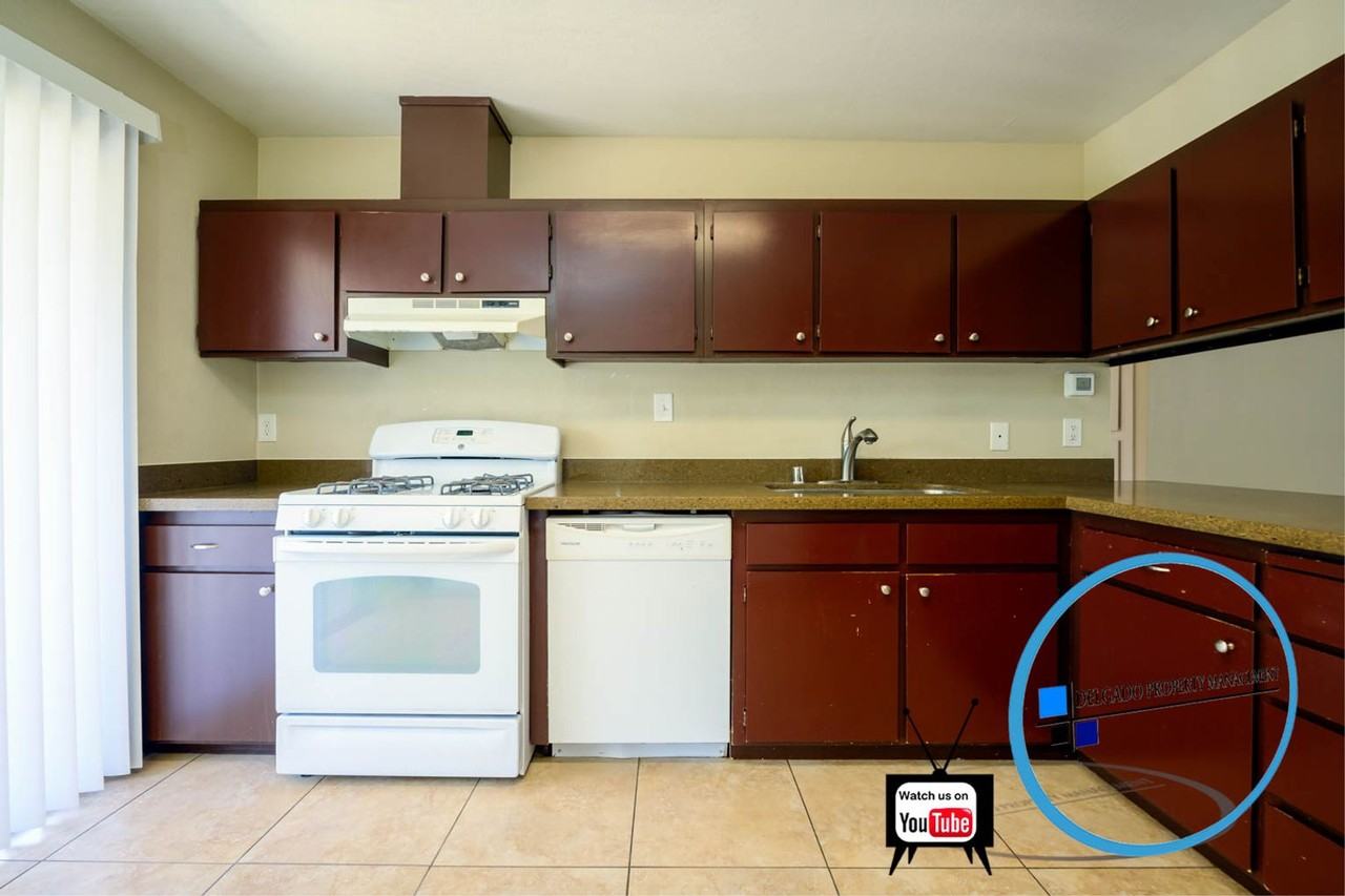 1426 E 4th St - Photo 6 of 12