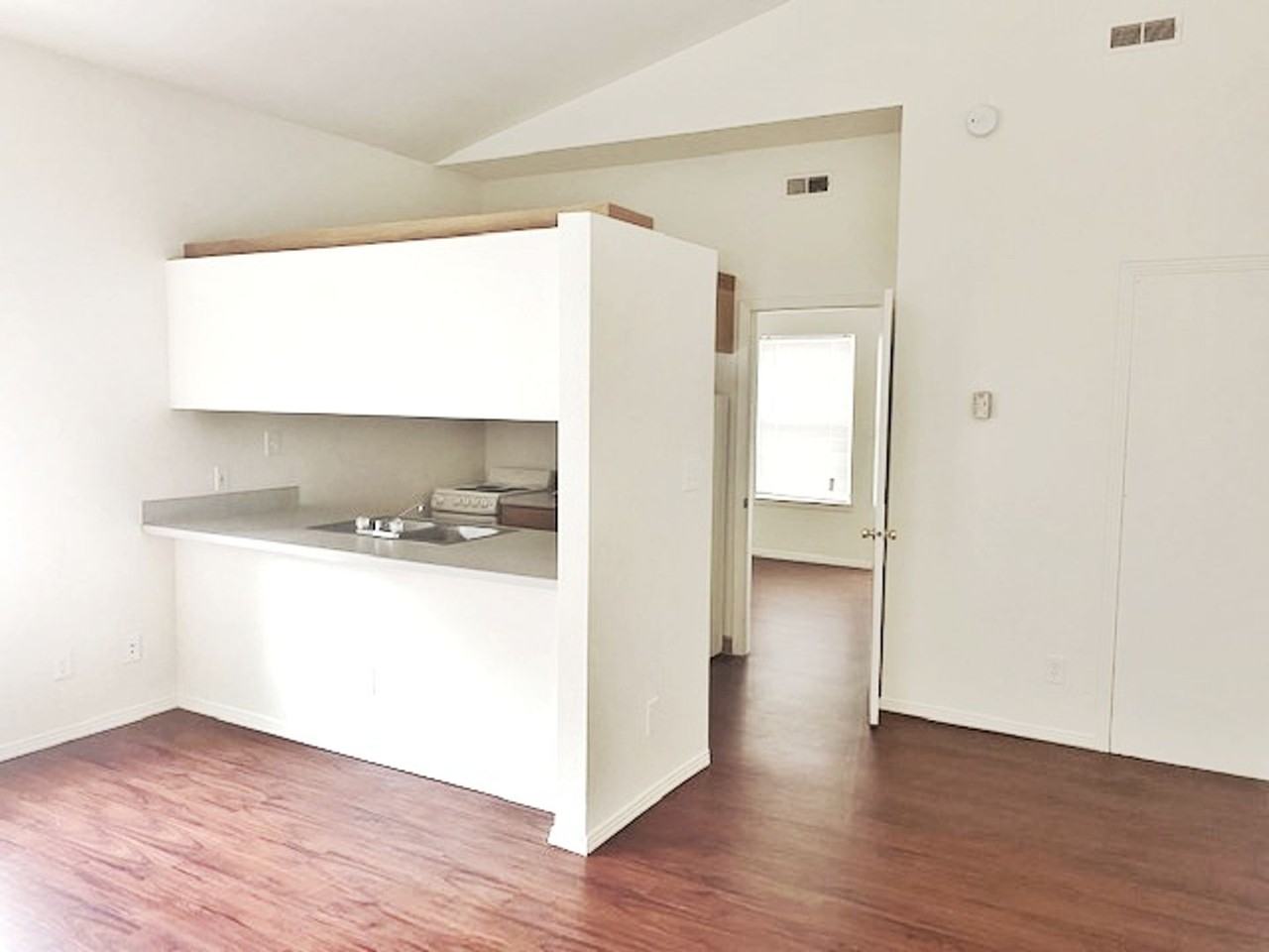 606 W Hays St #B - Photo 3 of 15